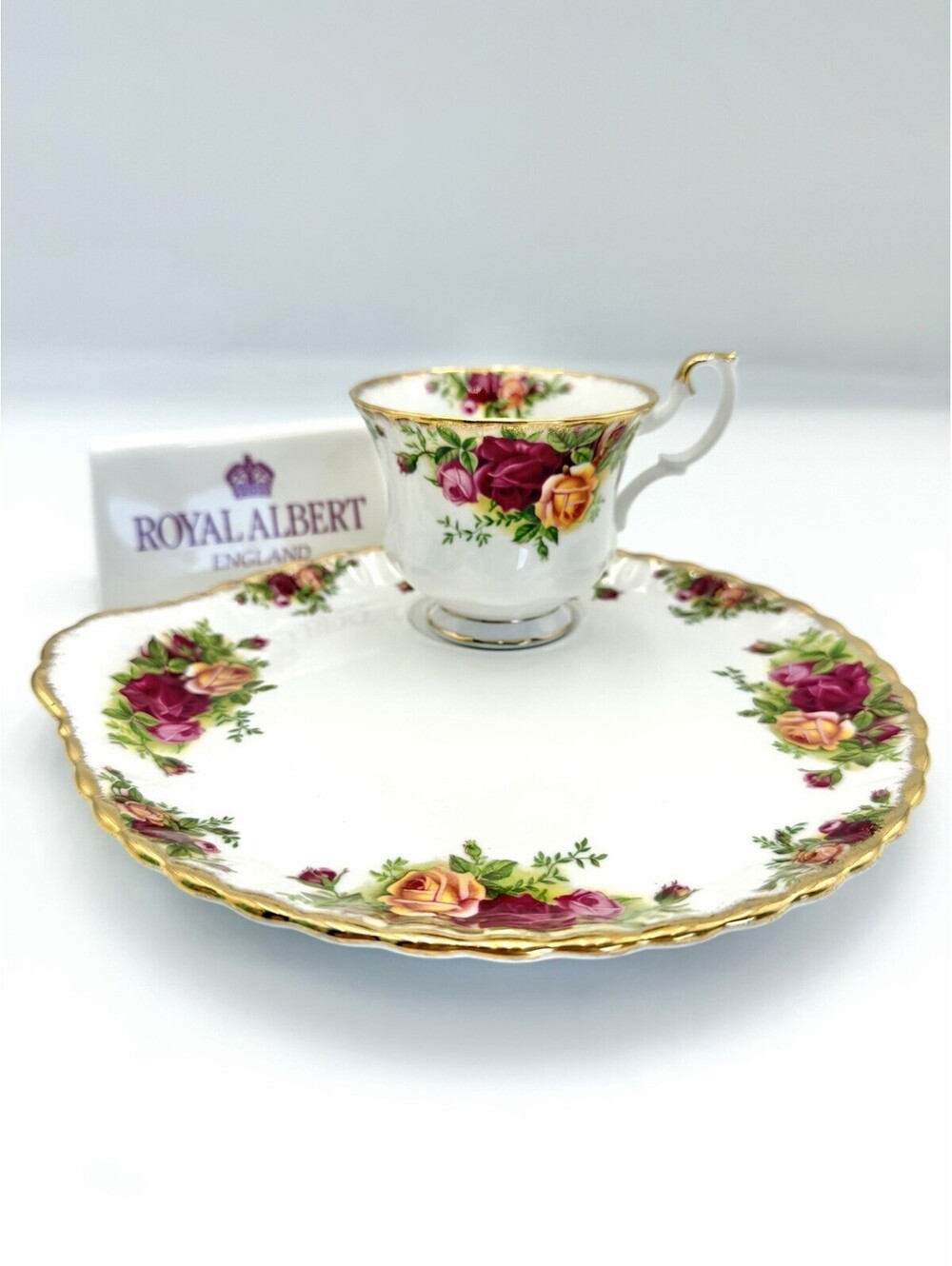 Royal Albert Old Country Roses - Snack Plate & Cup Set